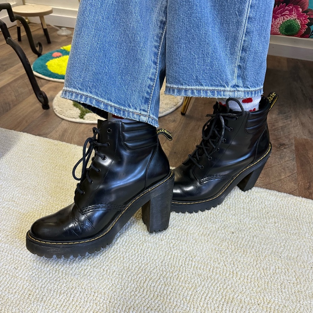 Dr. Marten Air Wair Boots with heel - Bouncing Soles (size 9) **FREE SHIPPING**